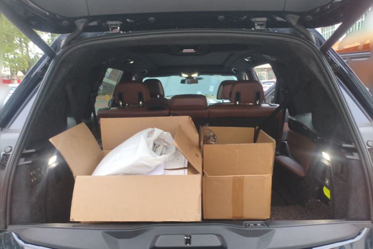 Used BMW X7 2019 xDrive40i Luxury M Sport Package Trunk