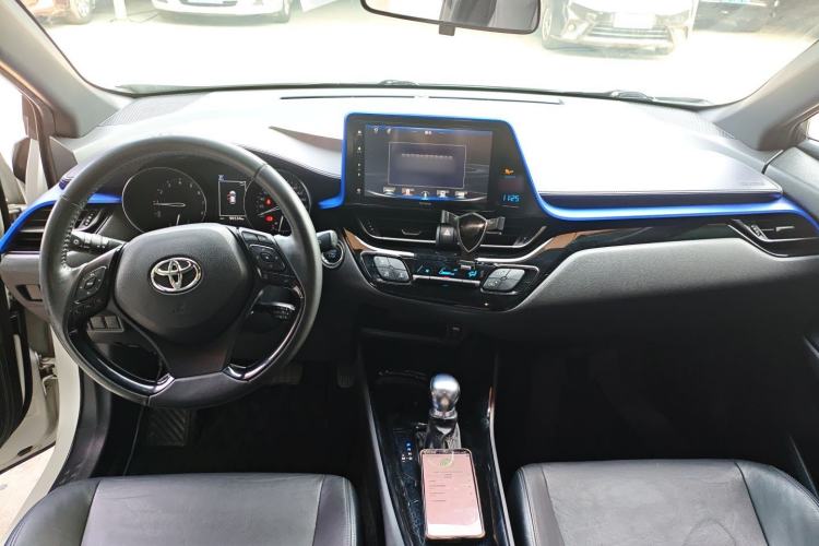 Used Toyota IZOA 2020 2.0L Yichi Version Center Console