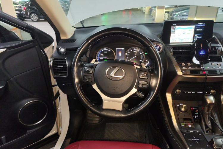 Used Lexus NX 2020 300h Front-Drive FENGSHANG Version China VI Standard Steering Wheel
