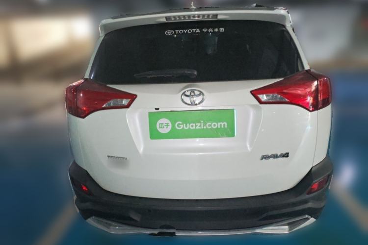 Used Toyota RAV4 2015 2.0L CVT Two-Wheel Drive Fashion Edition Rear