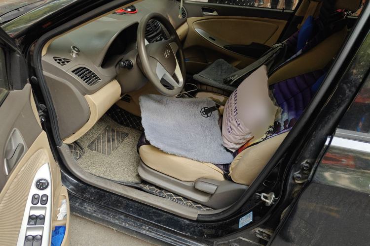 Used Hyundai Verna (older generation) 2010 Sedan 1.4L Automatic Comfort Model GS Left Front Seat