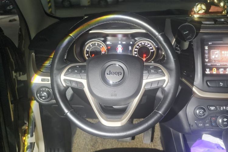 Used Jeep Cherokee 2017 2.0L Superior Edition
