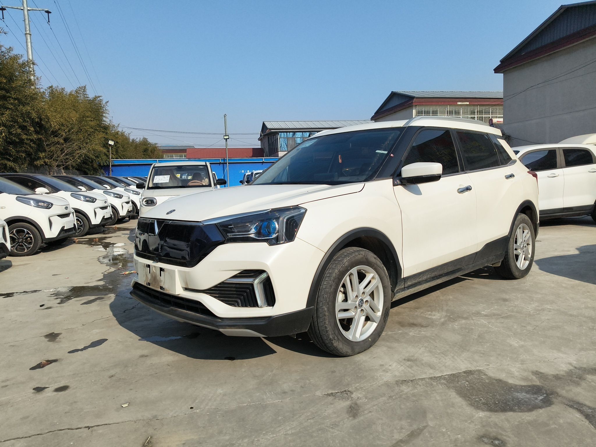 تحت مقدمة السيارة