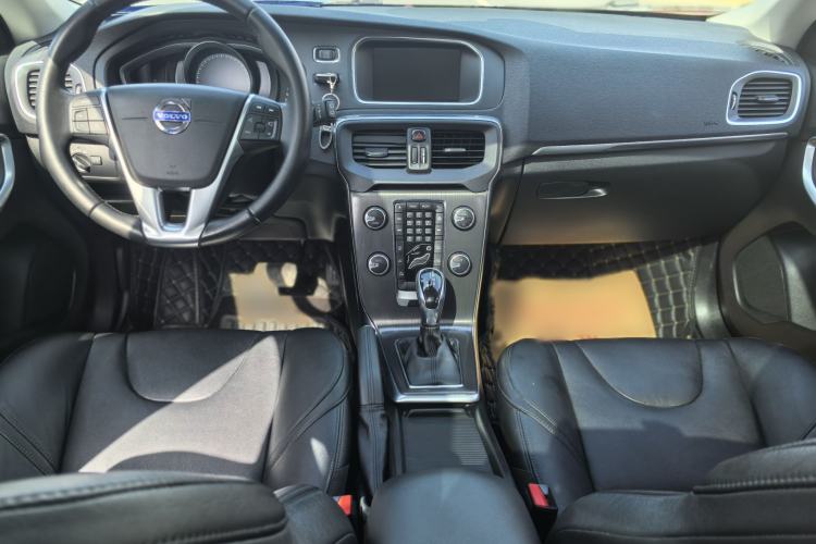 Used Volvo V40 2015 1.6T Zhiyi Edition