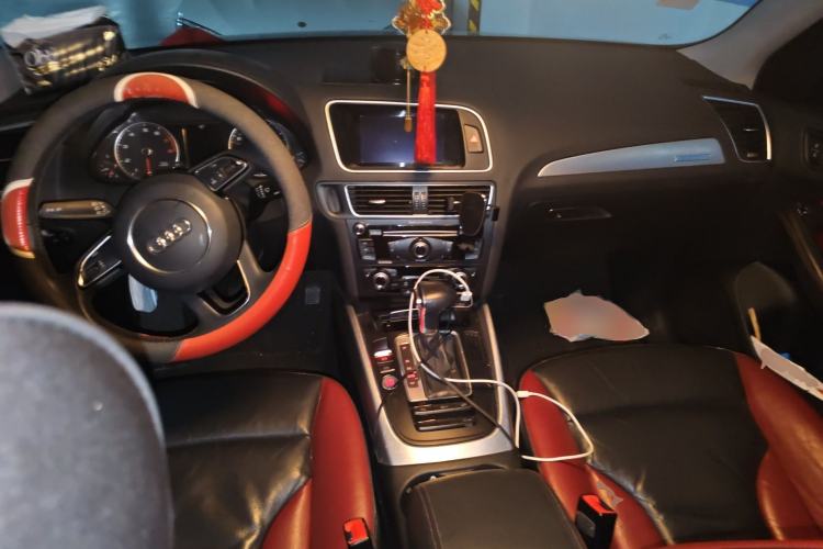 Used Audi Q5 2018 Collector's Edition 40 TFSI Technology Model Center Console