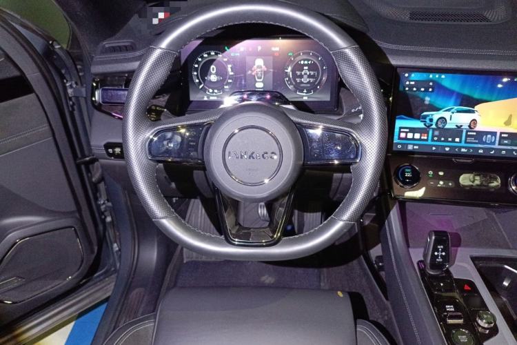 Used Lynk & Co 09 2021 2.0T Halo Six-Seater