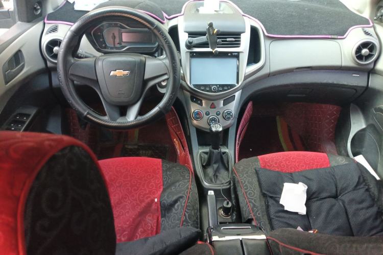 Used Chevrolet Aveo Sonic 2014 Sedan 1.4 SL MT Comfort Edition
