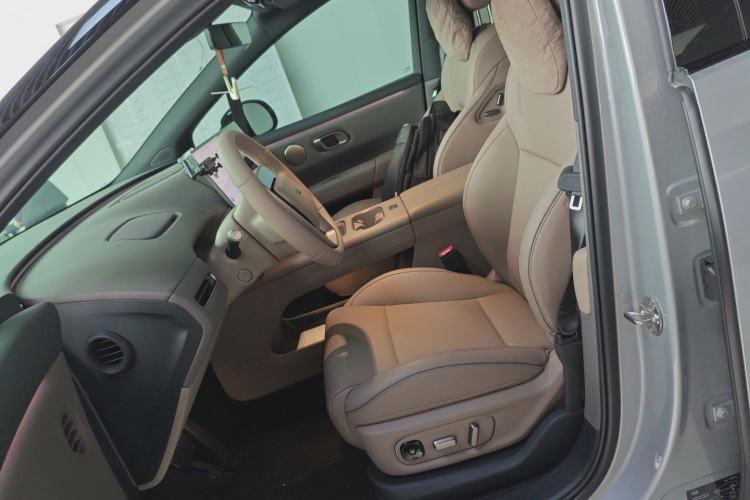 Used Li Auto i6 2025 Model Two-Wheel-Drive Standard Type
