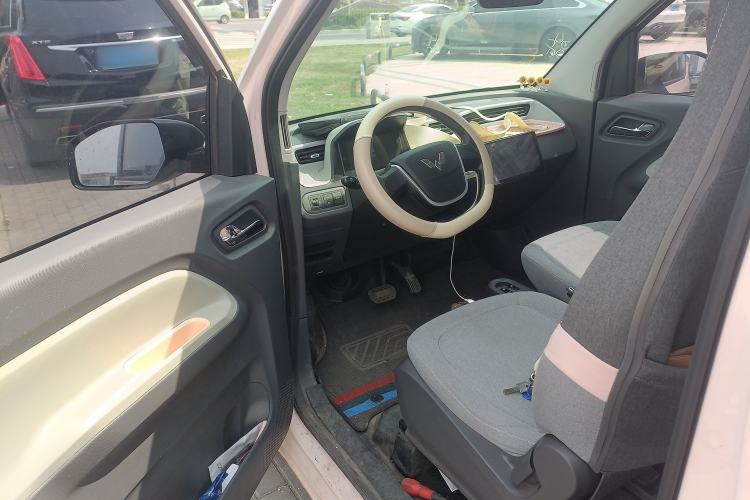 Used Wuling Hongguang MINIEV 2022 Macaron Premium Model – Lithium Iron Phosphate Driver Seat