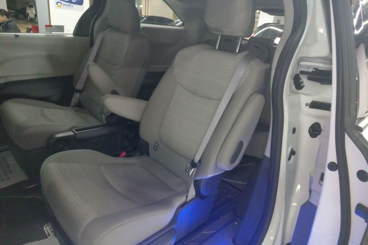 Used Toyota Sienna 2023 2.5L Hybrid Comfort Edition