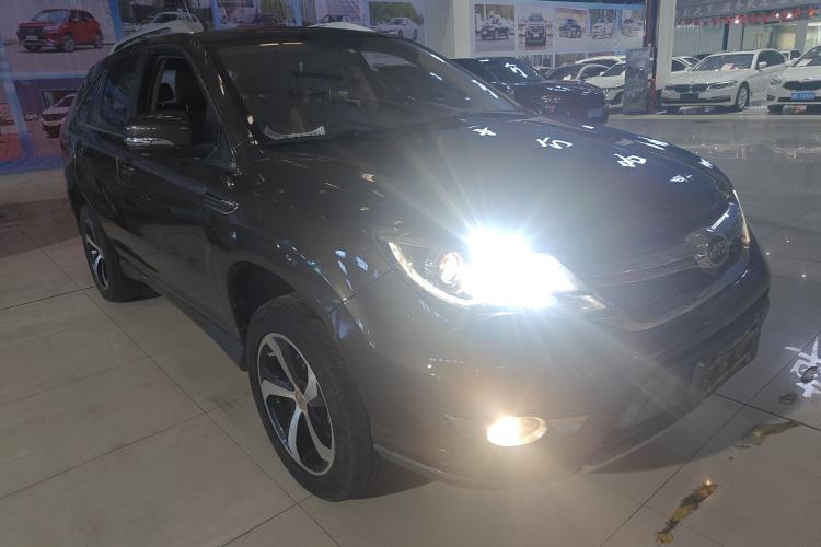 Used BYD S7 2017 2.0T Automatic Luxury Model Front Right 45 Deg