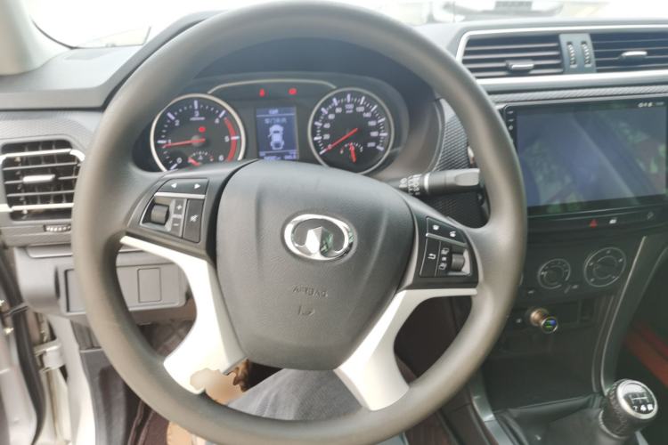 Used Great Wall Wingle 5 2017 2.0T European-spec Diesel Two-Wheel-Drive Entry-Level Big Double-Cab GW4D20D