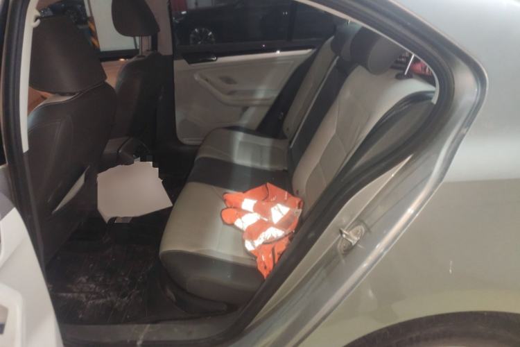 Used Volkswagen Sagitar 2015 1.6L Manual Comfort Model
