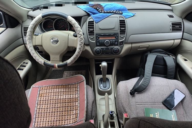 Used Nissan Sylphy 2016 Classic 1.6XE Automatic Comfort Edition Center Console