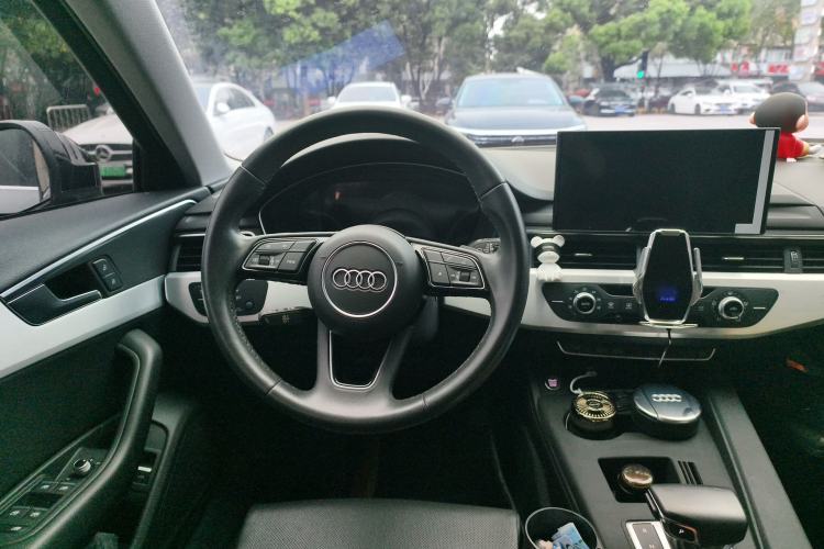Used Audi A4L 2022 40 TFSI Fashion Dynamic Model Steering Wheel
