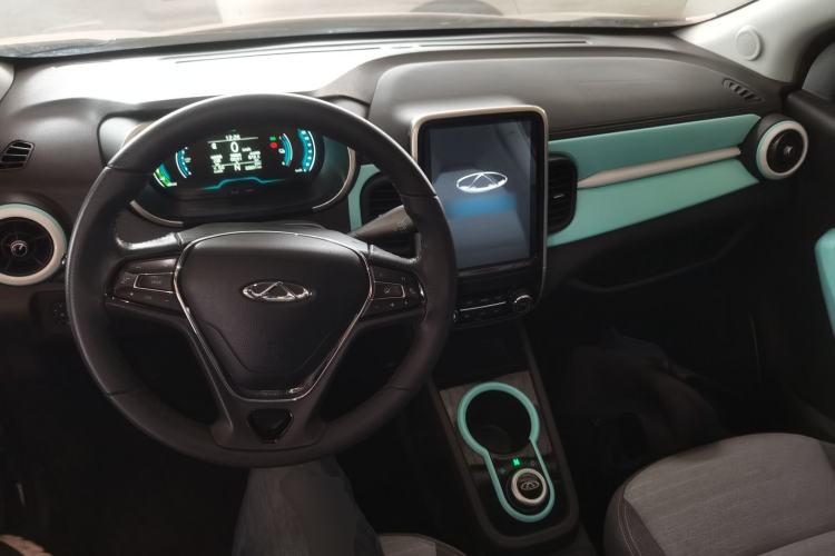 Used Chery QQ Little Ant 2021 150 000 Yuan Ant Fan Edition Ant Trend Version Lithium-Ion Battery Center Console