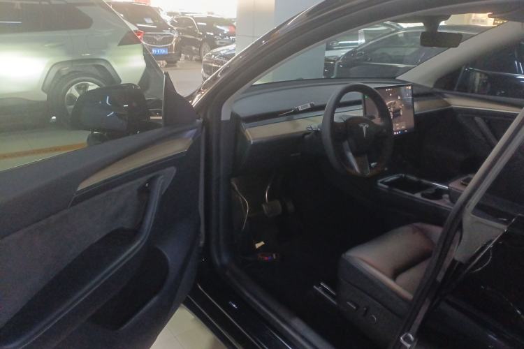 Used Tesla Model Y 2022 Long-Range All-Wheel-Drive Version