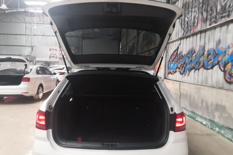 Used Volkswagen Gran Lavida 2015 1.6L Automatic Comfort Edition
