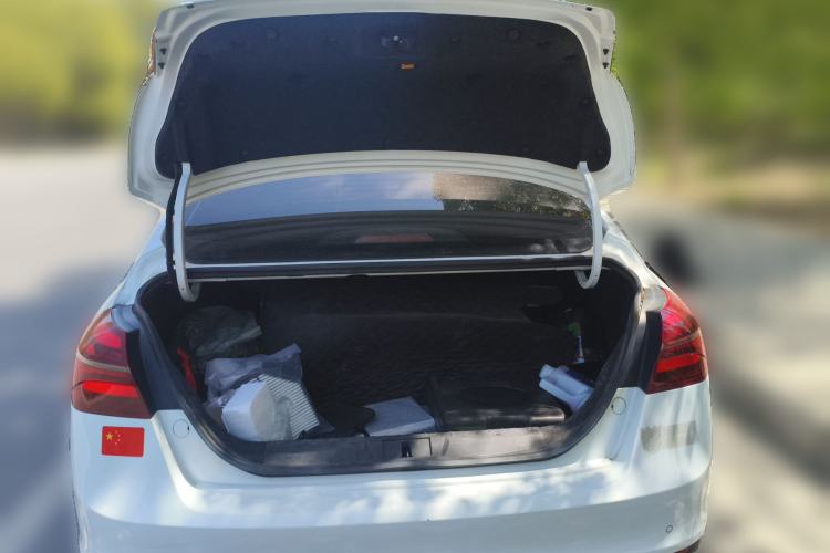 Used Geely Auto Emgrand 2019 Leading Edition 1.5L Manual Fashion Model China V Standard
