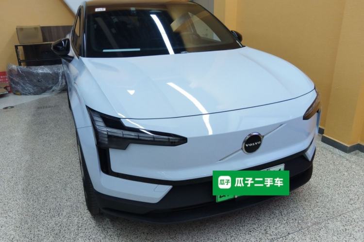 Used Volvo EX30 2025 Rear-Drive Long-Range Plus Model