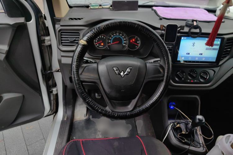 Used Wuling Hongguang V 2019 1.5L Enjoyment Version China VI LAR