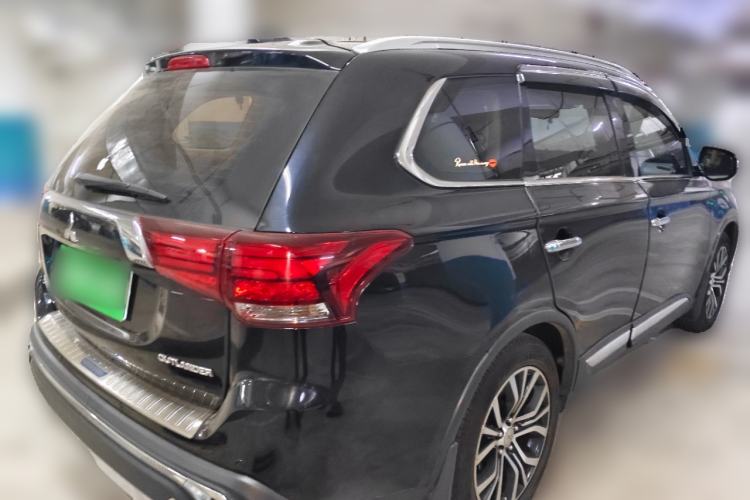 Used Mitsubishi Outlander 2017 2.0L Two-Wheel Drive Glory Edition 5 Seats