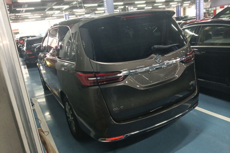 Used Buick GL8 2023 Facelifted Land Cruiser Executive Luxury Version
