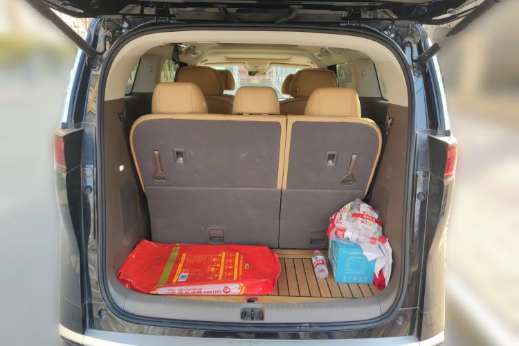 Used Denza D9 2023 DM-i 945 Business Edition Trunk