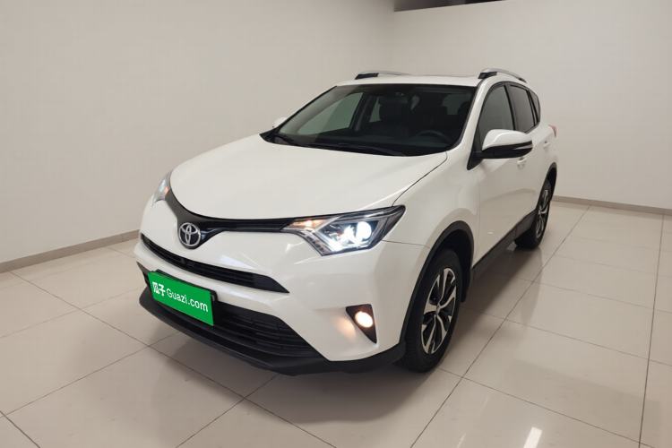 Used Toyota RAV4 2019 2.0L CVT Two-Wheel Drive Luxury Version China VI Standard