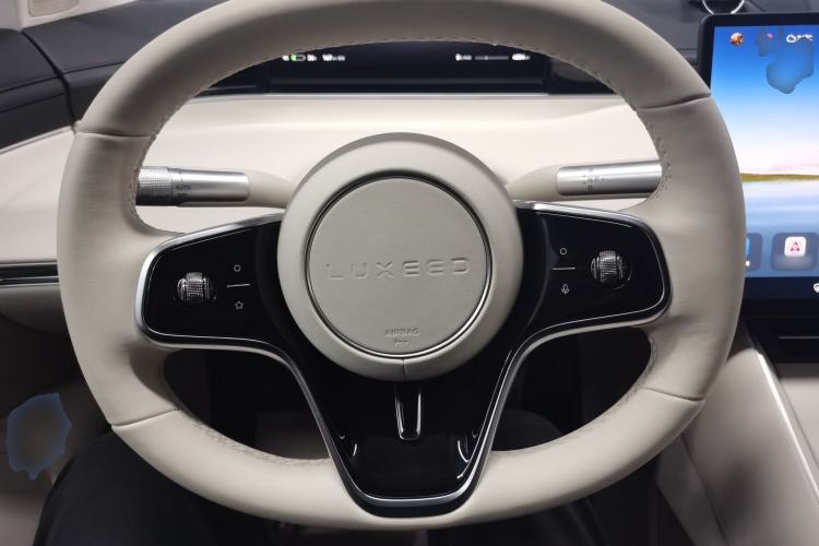 Used Hima Luxeed S7 2025 855 km Max Steering Wheel