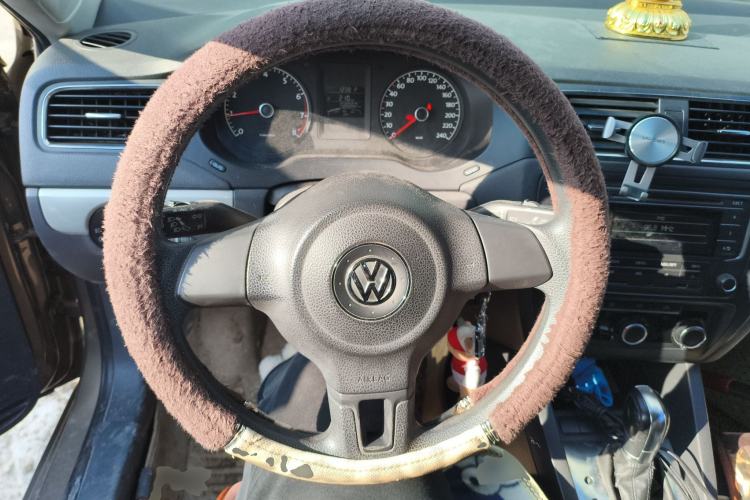 Used Volkswagen Sagitar 2012 1.6L Automatic Comfort Edition Steering Wheel