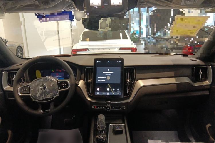 Used Volvo XC60 2026 B5 4x4 Smart Luxury Edition Center Console