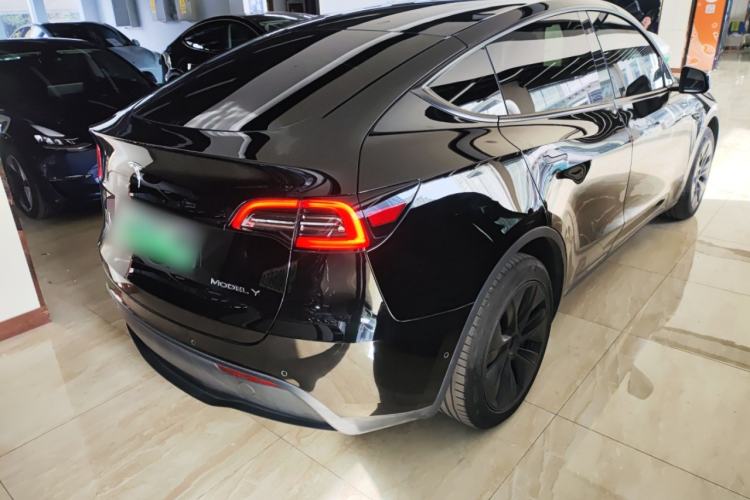 Used Tesla Model Y 2023 Long-Range All-Wheel-Drive Version
