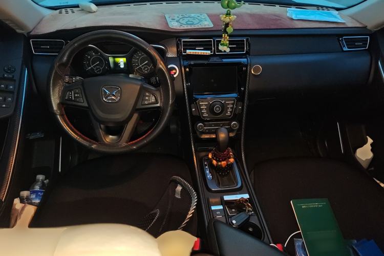 Used JMC Yusheng S330 2016 1.5L GTDi Automatic Two-Wheel Drive Prestige Edition Center Console