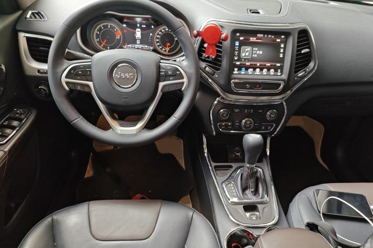 Used Jeep Cherokee 2017 2.4L Leading Smart Edition
