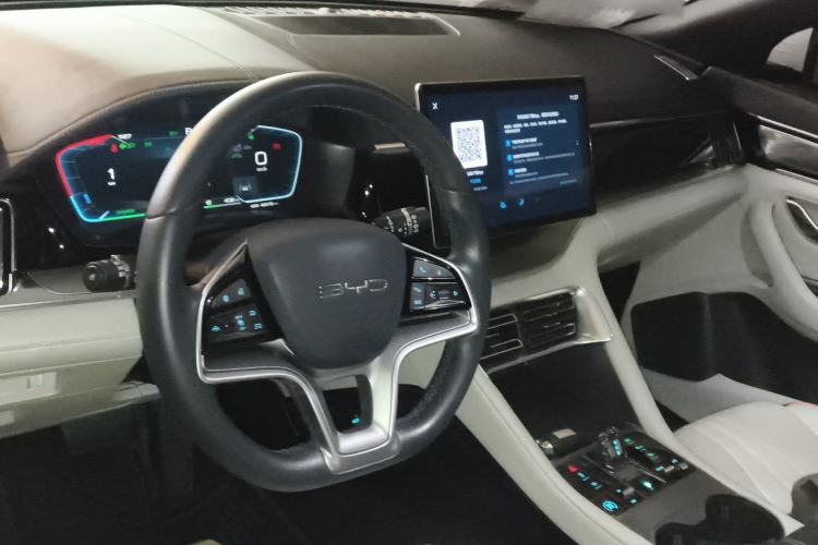 Used BYD Song PLUS New Energy 2024 HONOR Edition DM-i 110km Flagship PLUS Center Console