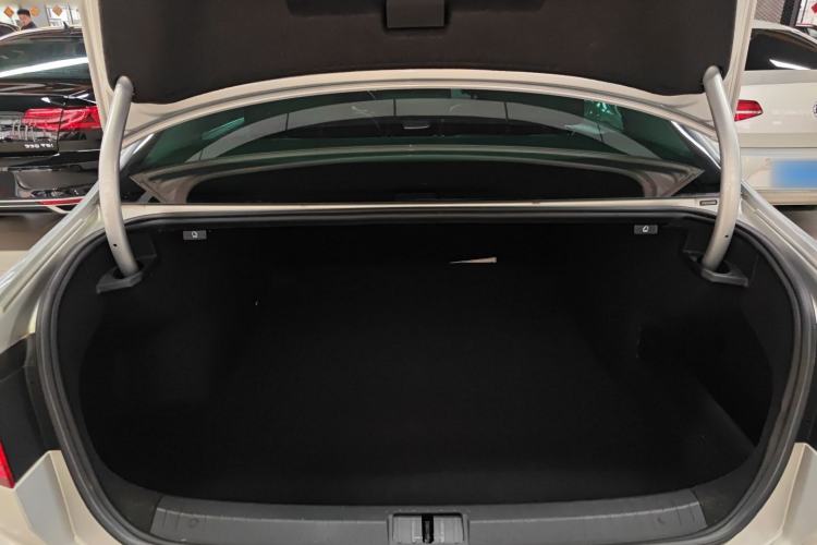 Used Volkswagen Magotan 2019 330TSI DSG Luxury Model China V Standard Trunk