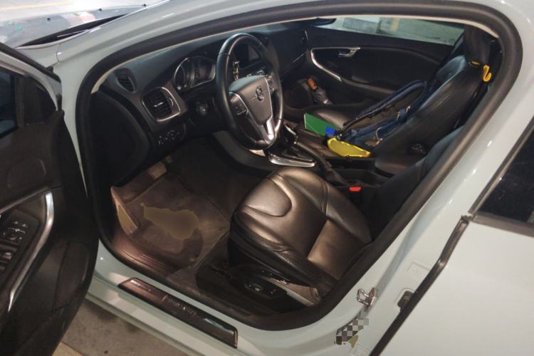 Used Volvo V40 2017 T3 Zhiyi Edition