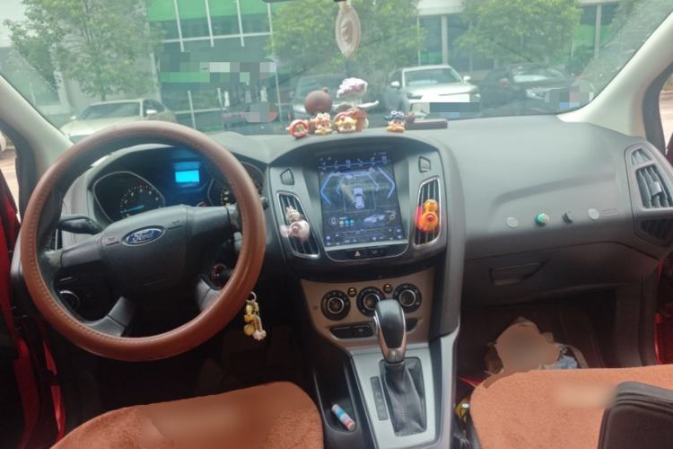 Used Ford Focus 2012 Hatchback 1.6L Automatic Comfort Model Center Console