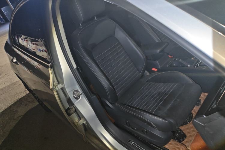 Used Volkswagen Magotan 2020 380TSI DSG Luxury Version Right Front Seat