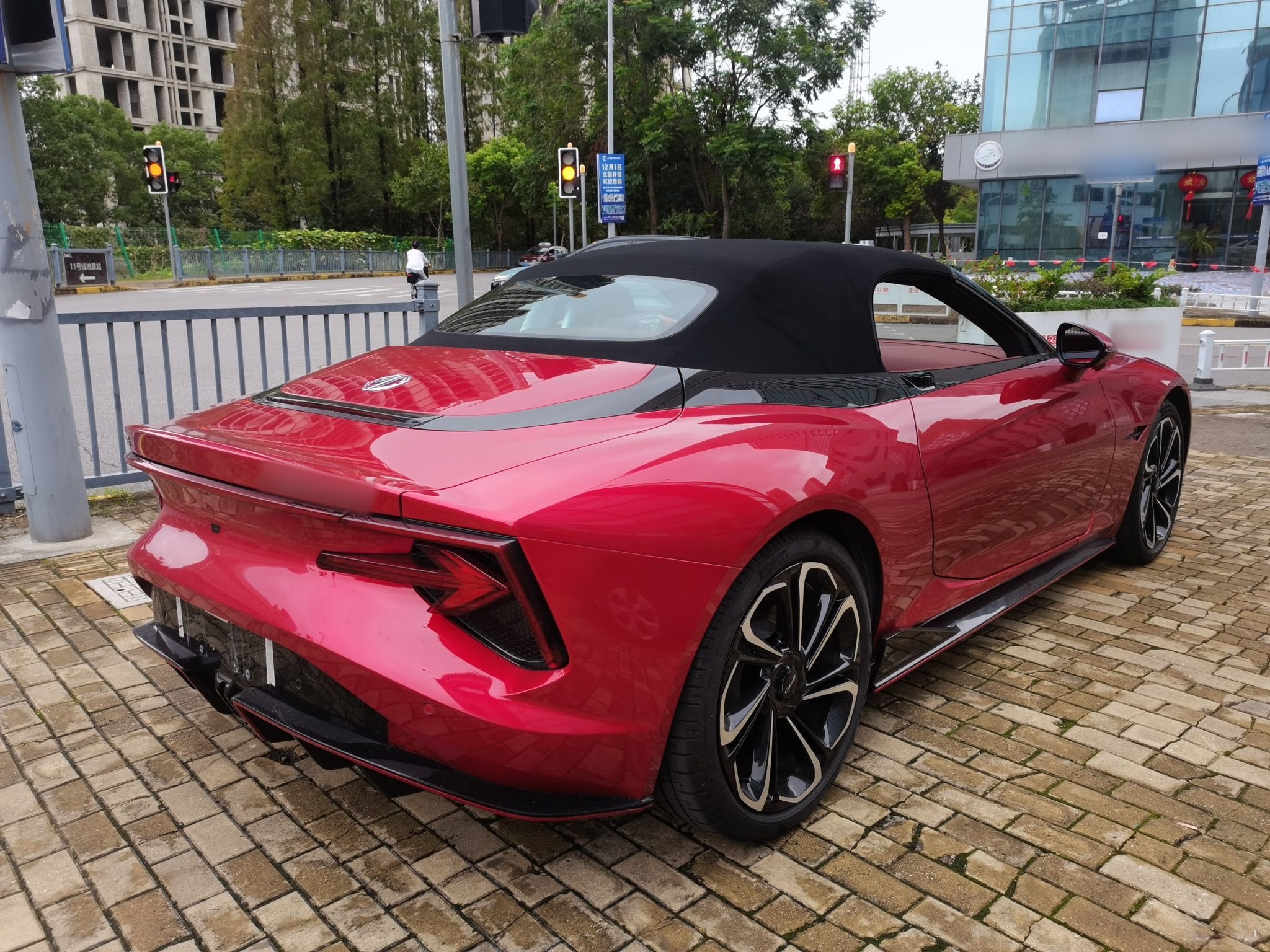MG Cyberster 2024 520 km Legendary All-Wheel-Drive Version — снимка 12