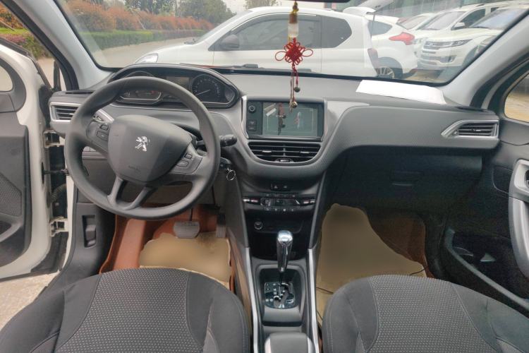 Used Peugeot 2008 2014 1.6L Automatic Excellence Edition Center Console