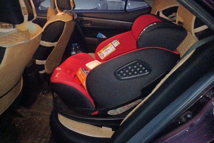 Used Toyota Levin 2016 Dual-Engine 1.8H GS E-CVT Elite Model with Sunroof Left Rear Seat