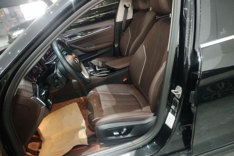 Used BMW 5 Series 2022 Restyled 525Li Luxury Package Left Front Seat