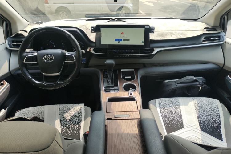 Used Toyota SIENNA 2023 2.5L Hybrid Comfort Edition Center Console