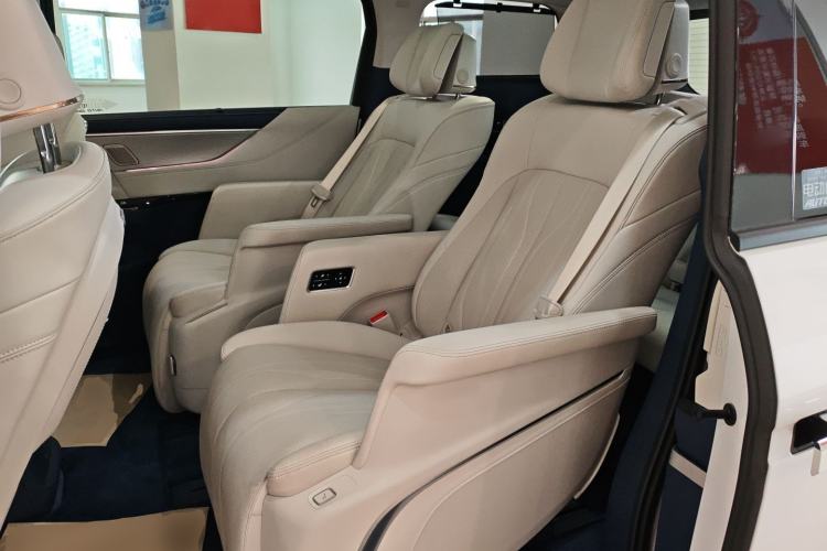 Used Buick GL8 New Energy 2024 Lu Zun Luxury Edition 7-Seater
