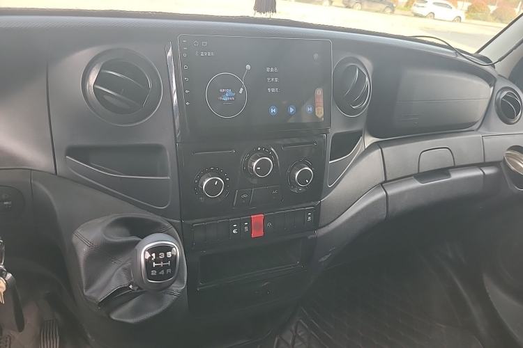 Used Iveco Eurocargo 2021 2.0T Manual Super Rui Long Wheelbase Short Overhang High Roof Side-Sliding Door F1A Audio And AC Panel