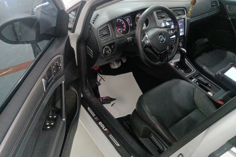 Used Volkswagen Golf 2014 1.4TSI Automatic Comfort Model Driver Seat