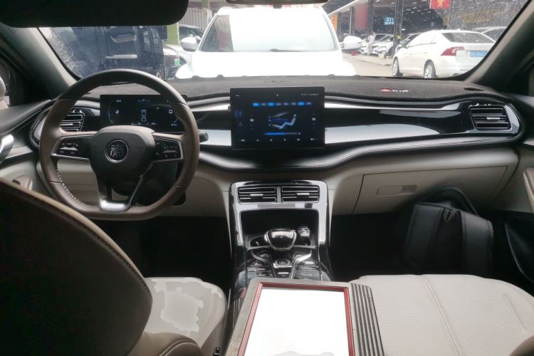 Used BYD Qin PLUS 2023 Champion Edition DM-i 55KM Leading Model Center Console