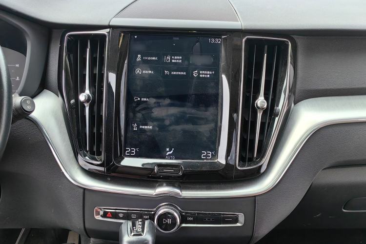 Used Volvo XC60 2019 T5 4x4 Smart Edition China VI Standard Audio And AC Panel